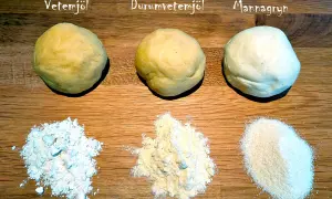 Tre degbollar av olika mjöltyper: vetemjöl, durumvetemjöl och mannagryn. Perfekt för ditt pastadeg recept!