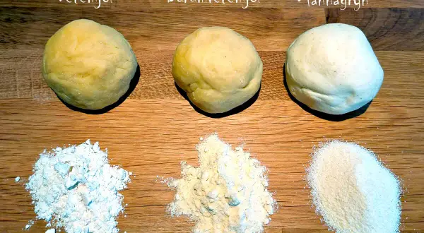 Tre degbollar av olika mjöltyper: vetemjöl, durumvetemjöl och mannagryn. Perfekt för ditt pastadeg recept!