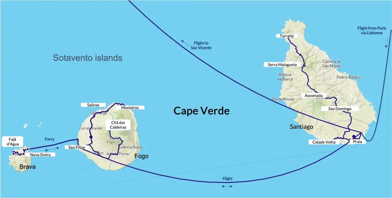 Karta visar Kap Verdes &ouml;ar med rutter f&ouml;r flyg och f&auml;rja. Den visar flygtid till Kap Verde fr&aring;n Paris via Lissabon och flyg till S&atilde;o Vicente.